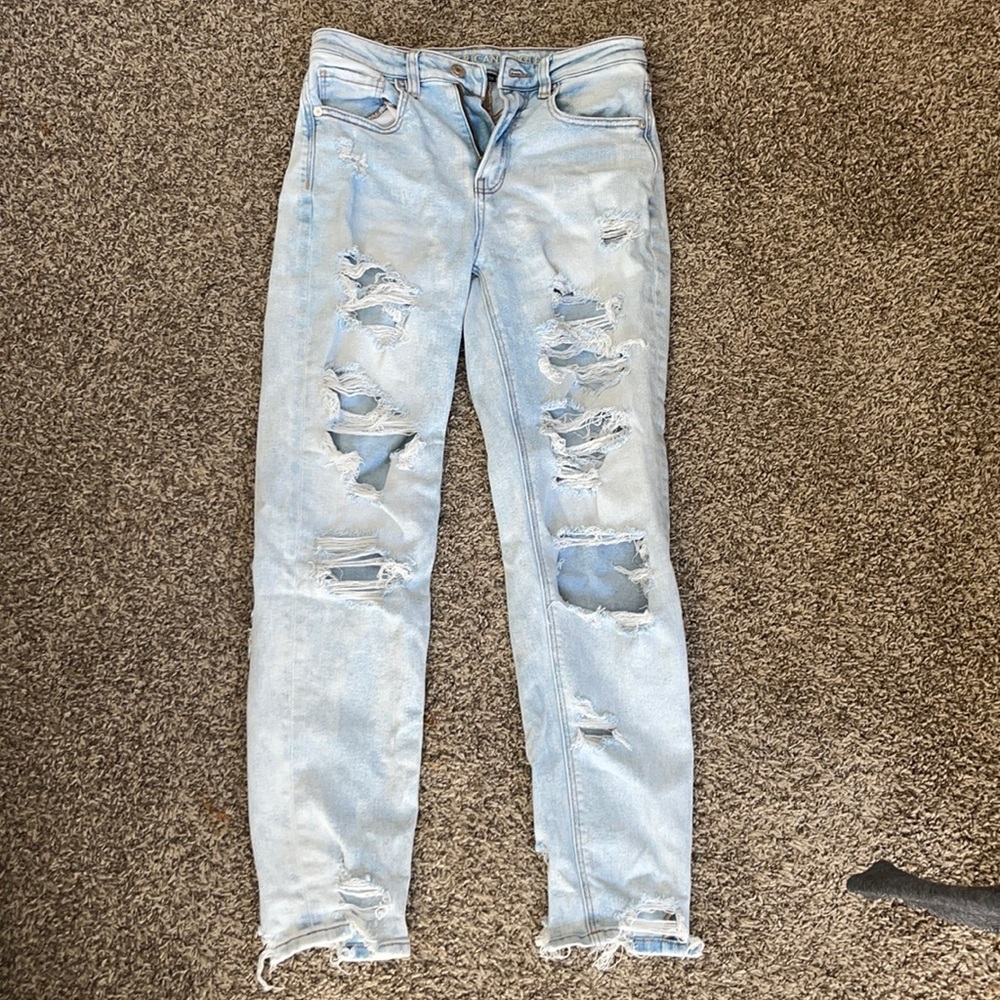 American Eagle light wash mom Jeans, size 2